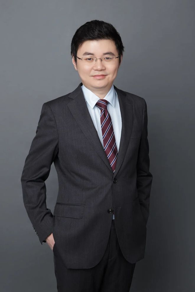 Portrait of Shiwei Hu